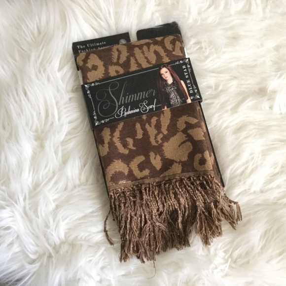 Leopard Scarf - Picture 1 of 5